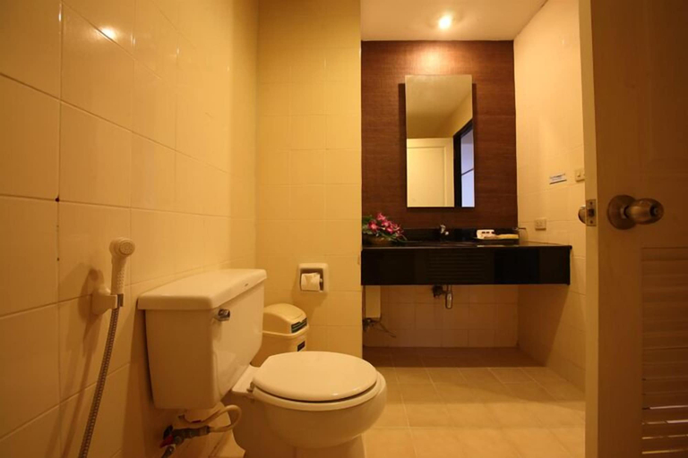 Bathroom 4, Royal Diamond Hotel, Muang Phetchaburi