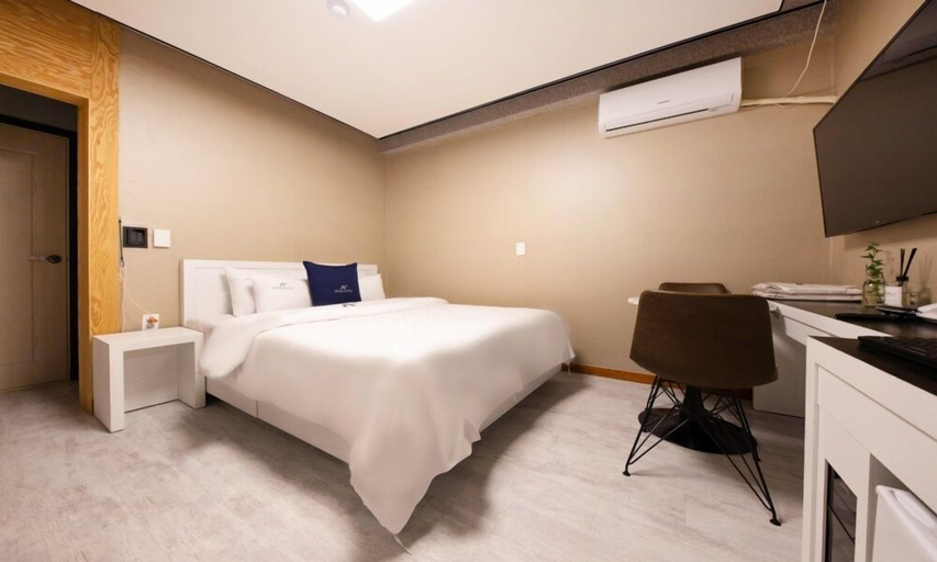 Bedroom 4, Cheonan Aone Hotel, Cheonan