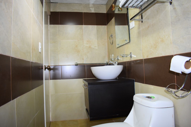 Bathroom 2, Hotel Imperial, Ambato