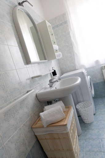 Bathroom 3, Residence Albatros, Ancona