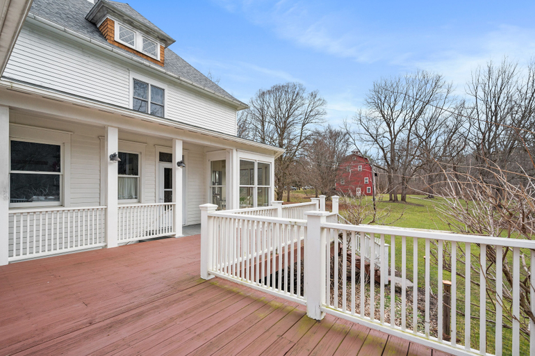 Exterior & Views 2, Stratton Creek Inn, Tompkins