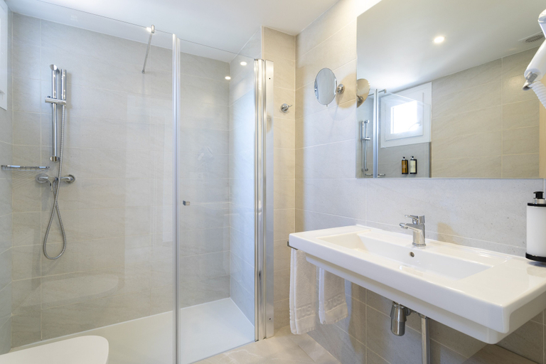 Bathroom 3, Halley Hotel & Apartments Affiliated by Meliá, Alicante