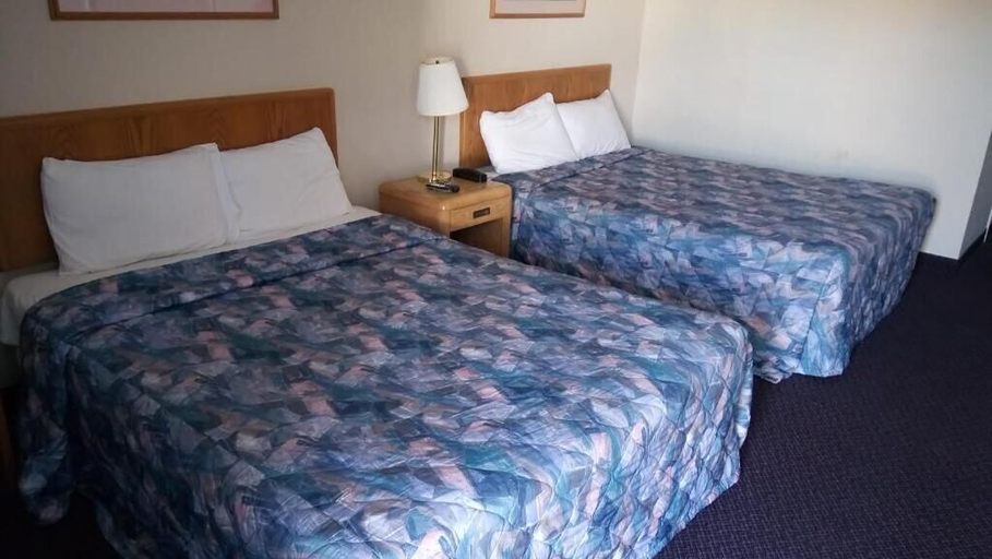 Bedroom 2, Tropicana Inn, Niagara