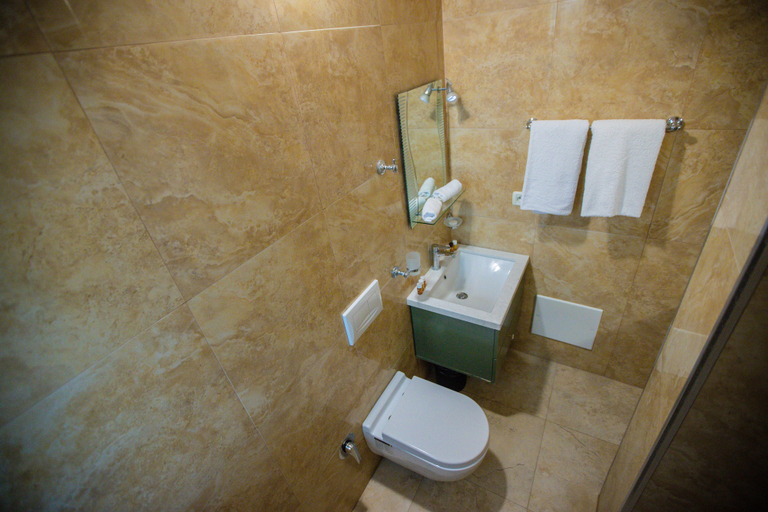 Bathroom, Marbella Beach Hotel, Kavajës