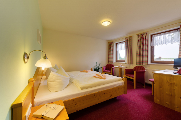 Bedroom 2, Hotel Dachsbaude & Kammbaude, Mittelsachsen
