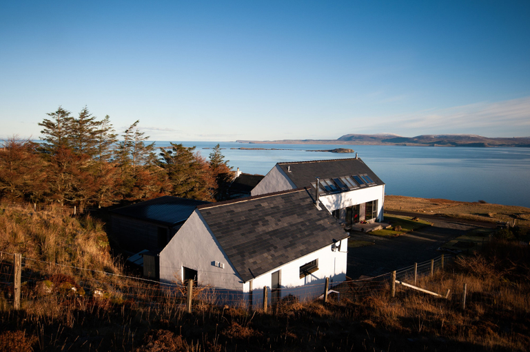 Exterior & Views 2, Croft 7 Geary Self Catering Studio, Highland