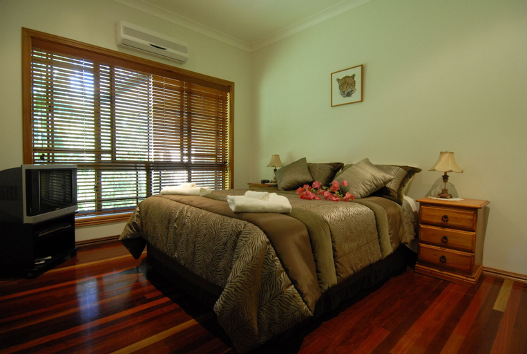 Bedroom 3, Hibiscus Lodge Bed & Breakfast, Cardwell