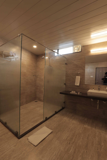 Bathroom 4, Pride Biznotel Gir Sasan, Gir Somnath