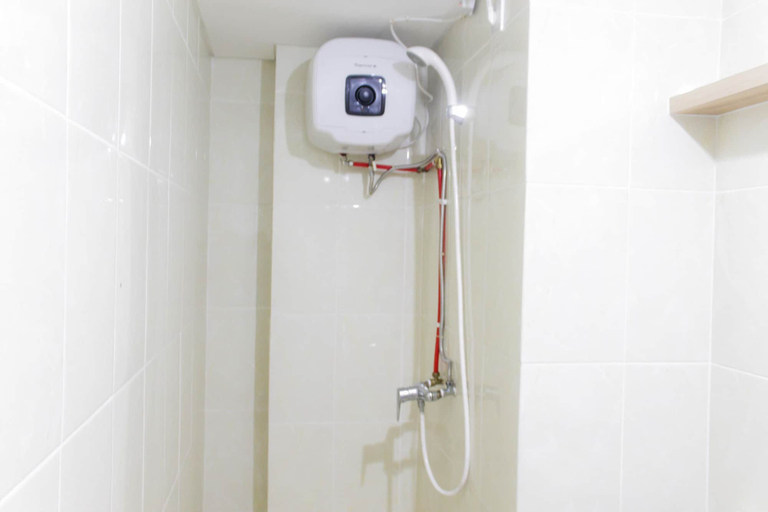 Bathroom 3, Modern and Clean 2BR Apartment at M-Town Residence, Tangerang