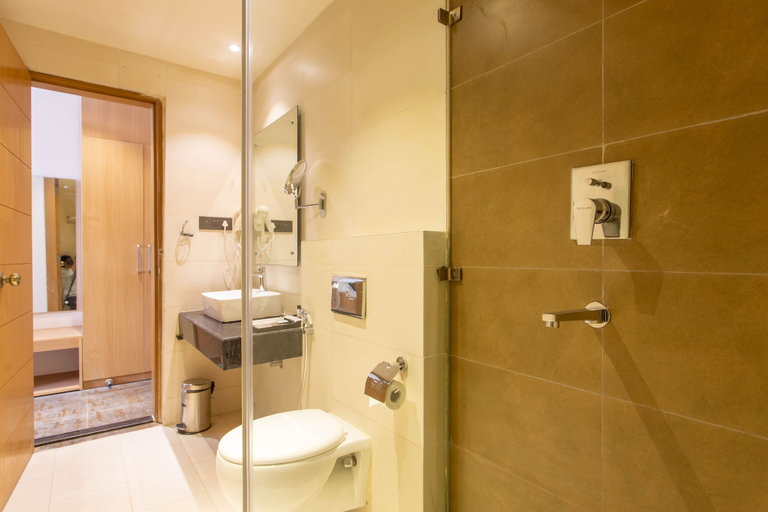 Bathroom 4, Hotel Da Flamingo, Lumbini