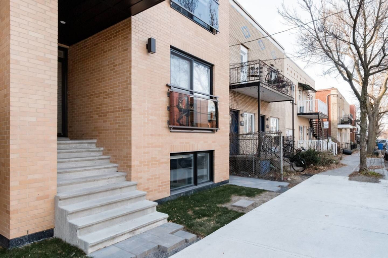 Exterior & Views 2, Discover Little Italy From a Bright Apartment, Montréal