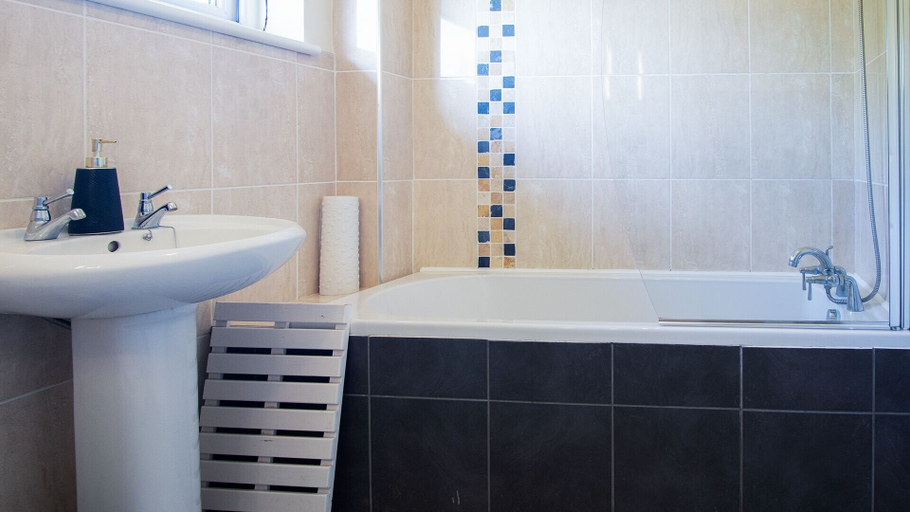 Bathroom 3, Ragged Staff - 3 Bed Home - Saundersfoot, Pembrokeshire