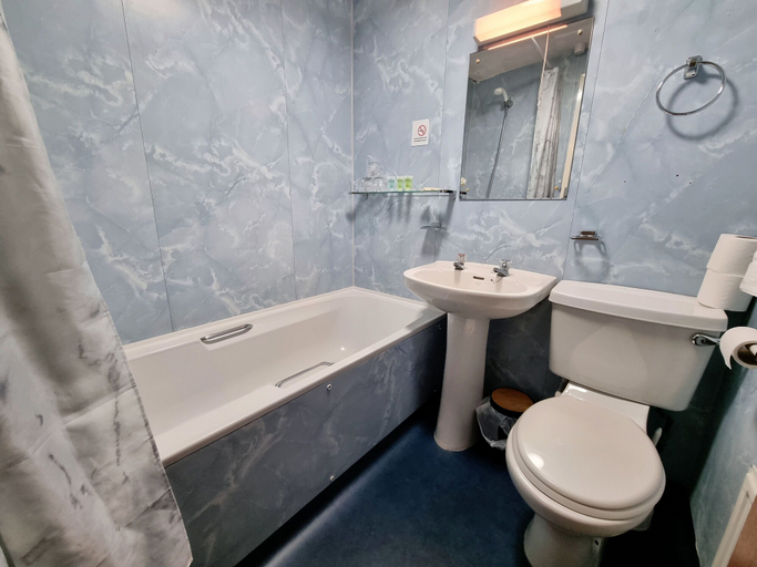 Bathroom 5, The Sportsmans Inn, Devon