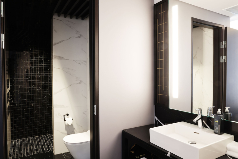 Bathroom 4, Hotel Reykjavik Saga, Reykjavík