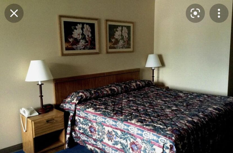 Bedroom 5, Super9 inn, Calhoun