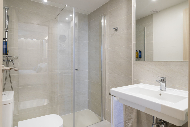 Bathroom 3, Halley Hotel & Apartments Affiliated by Meliá, Alicante