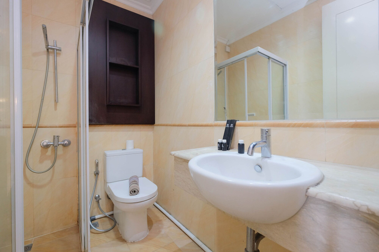 Bathroom 5, Nice and Homey 2BR Apartment at FX Residence, Central Jakarta