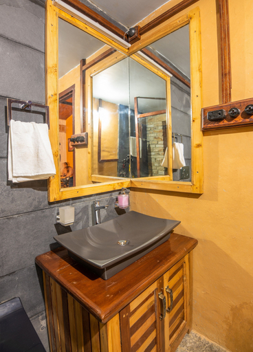 Bathroom 4, BluSalzz Homes - The Himalayan Bungalow, Almora - Uttarakhand, Almora