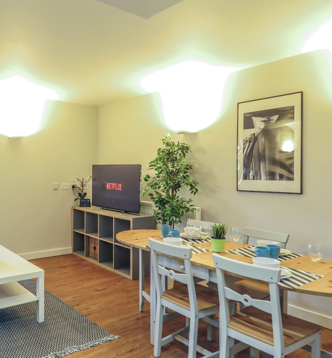 Food & Drinks, Tudors eSuites City Centre House, Birmingham