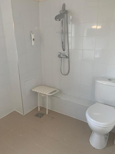 Bathroom 5, Enzo Hotels Chalons en Champagne, Marne