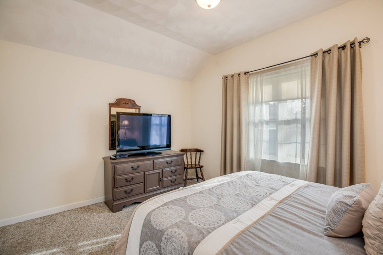 Bedroom 3, Sunnyside Up, Middlesex