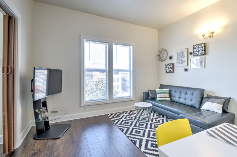 Capitol Hill Apartments, King
