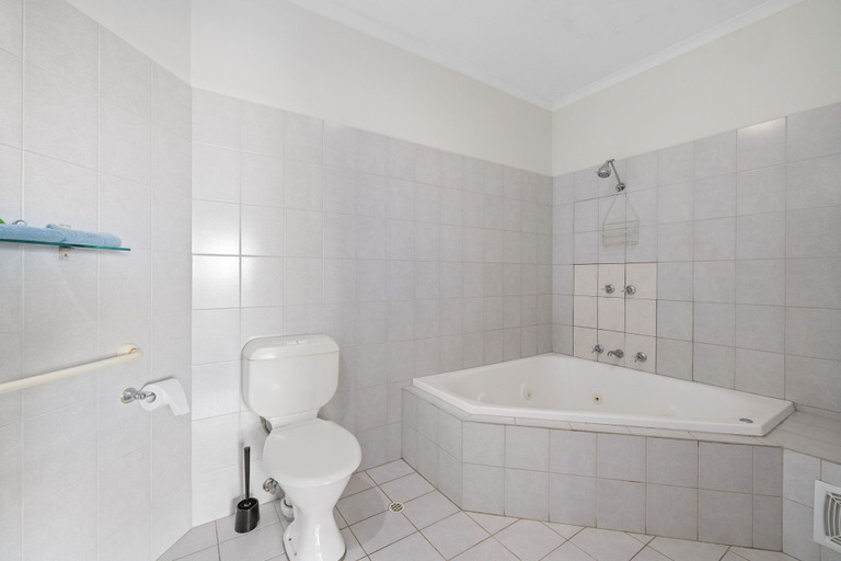 Bathroom 3, Navigators Motel, Port Lincoln