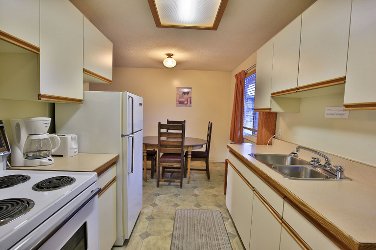 Others 5, Bowmont Motel, Okanagan-Similkameen