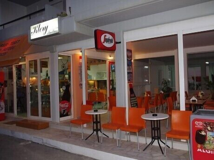 Food & Drinks