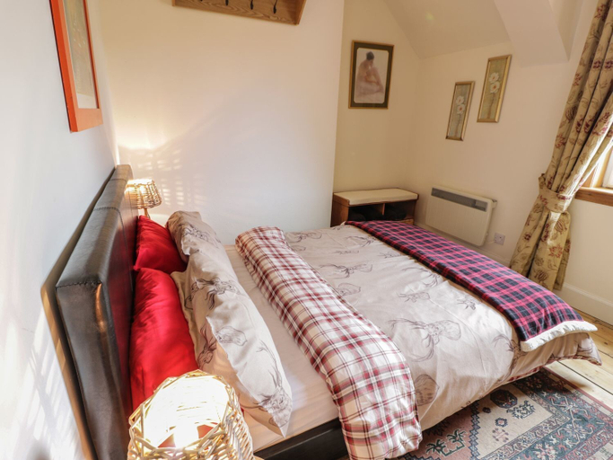 Bedroom 2, Crinan Canal Cottage No8, Kilmartin, Argyll and Bute