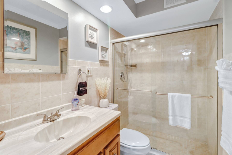 Bathroom, Beach & Tennis 5503, Lee
