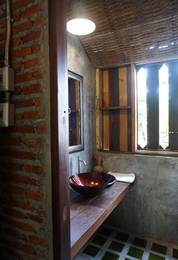 Bathroom 4, Huen Chang Puek Hotel, Muang Nan