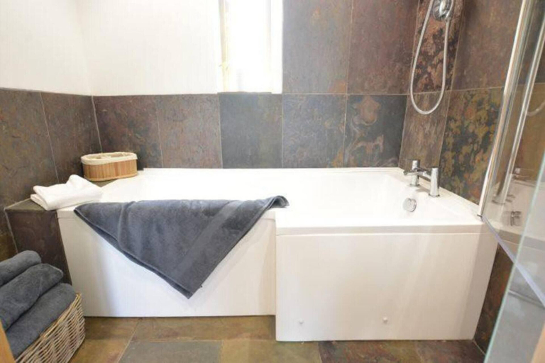 Bathroom, The Knox - Beautiful Two Bed Cottage Near Orford, Suffolk