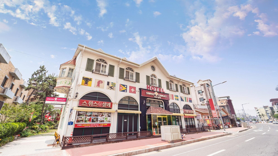 Exterior & Views 2, Daecheon Swiss Chalet Spa Pension, Boryeong