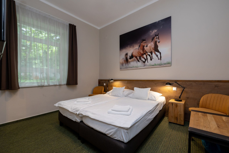 Bedroom 3, Garda Hotel, Szombathely