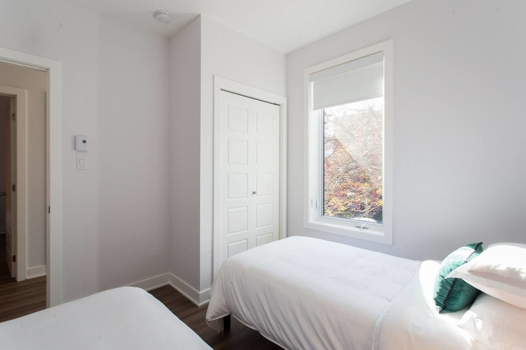 Bedroom 2, Brand New 3 Bedroom With Rooftop Patio, Montréal