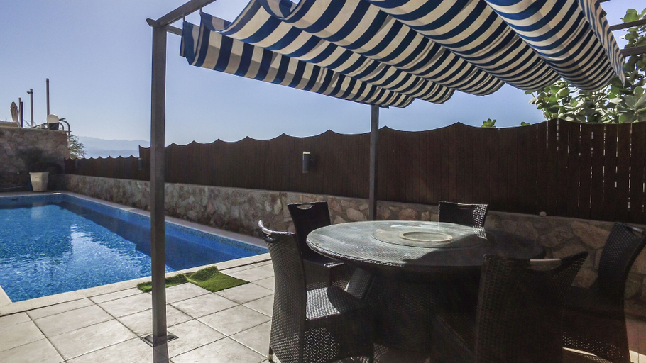 Others 4, Luxury Suite By The Pool
