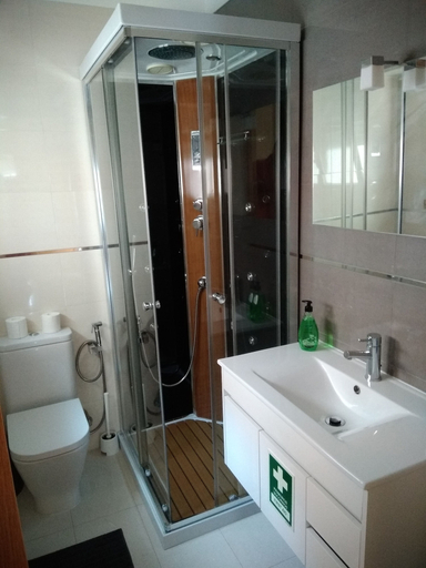 Bathroom 3, Oriente DNA Studios V, Loures