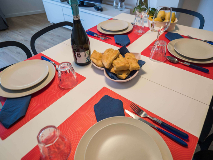 Food & Drinks 5, Scimiscià 2-bedroom Apartment with AC, La Spezia