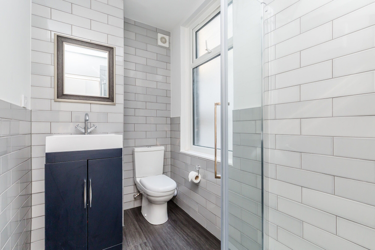 Bathroom 3, City Heart Brighton, Brighton and Hove