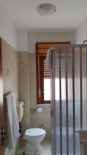 Bathroom, Brain Apartment Scalea, Cosenza