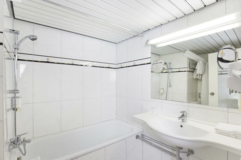 Bathroom 5, Montana Parkhotel Marl, Recklinghausen