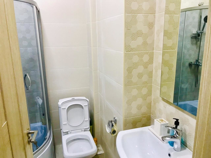 Bathroom, Apartment on Berbuki str., Tbilisi