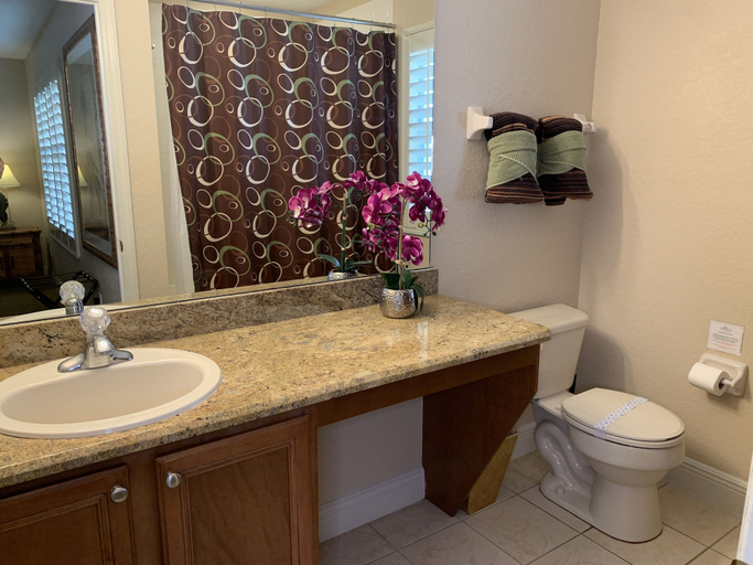 Bathroom 3, 3030 Calabria, Polk