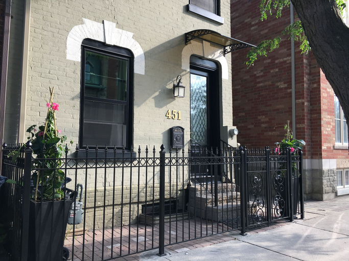 Exterior & Views 2, Beautiful 4BR Downtown House, Sleeps 10, Toronto