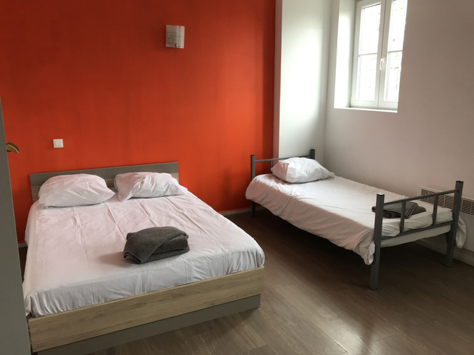 Bedroom 4, Hotel Le Saint Quentin, Aisne