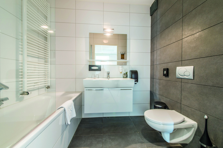 Bathroom 4, Fletcher Wellness-Hotel Kamperduinen, Noord-Beveland