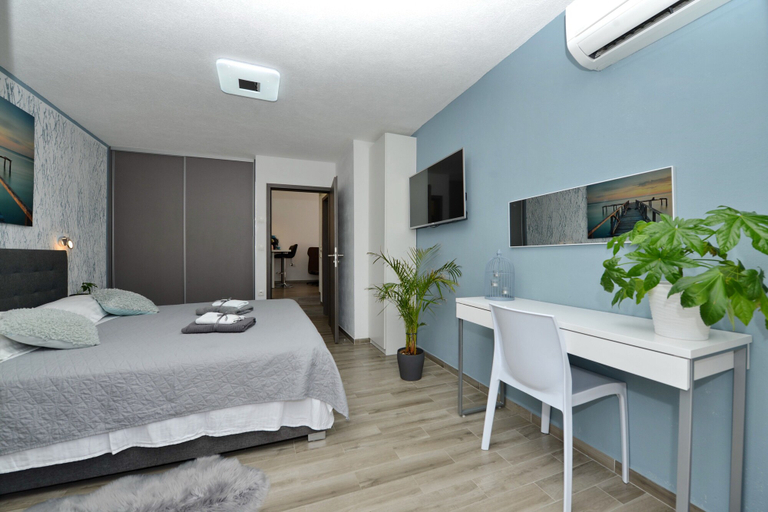 Bedroom 3, 2 Bedroom Apartment Sleeps 5 - Privat Pool, Zadar
