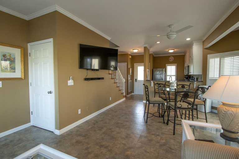 Others 5, 314 Ocean Point Dr, Beaufort