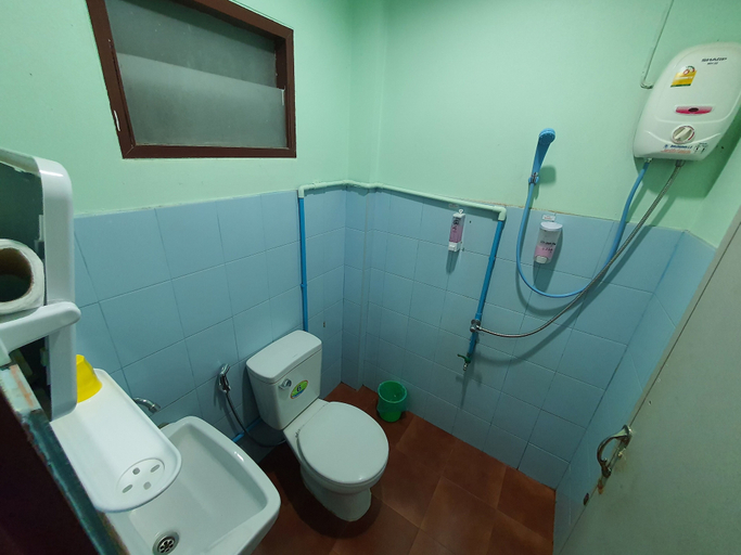 Bathroom 5, Bunrapee House, Muang Nan